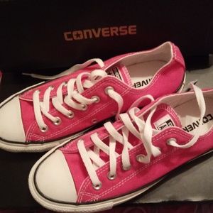 NWOT Pink converse